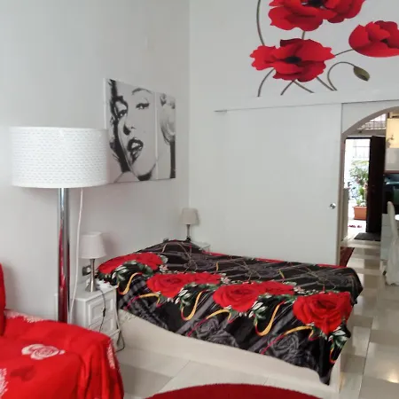 Room In House - 2 Studios With Private Facilities *