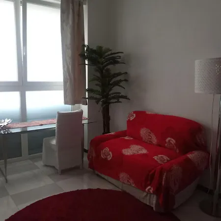 Room In House - 2 Studios With Private Facilities Гостевой дом Милан