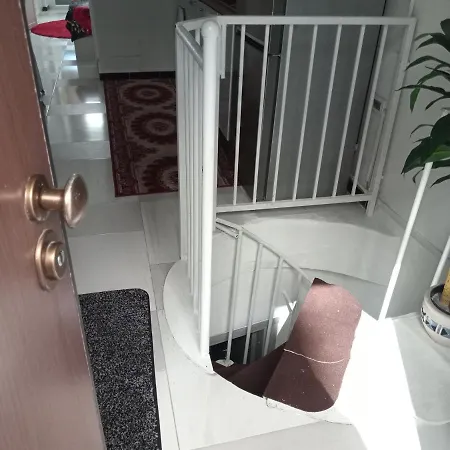 Room In House - 2 Studios With Private Facilities *